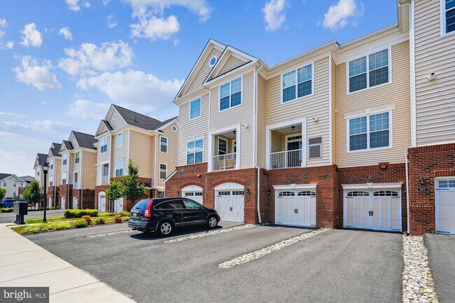 Building Photo - 23265 Milltown Knoll Square