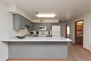 Building Photo - 421 S Dodge St