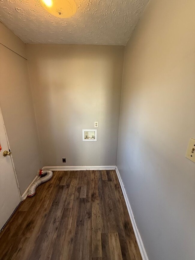 Building Photo - 223 Sunset Ave