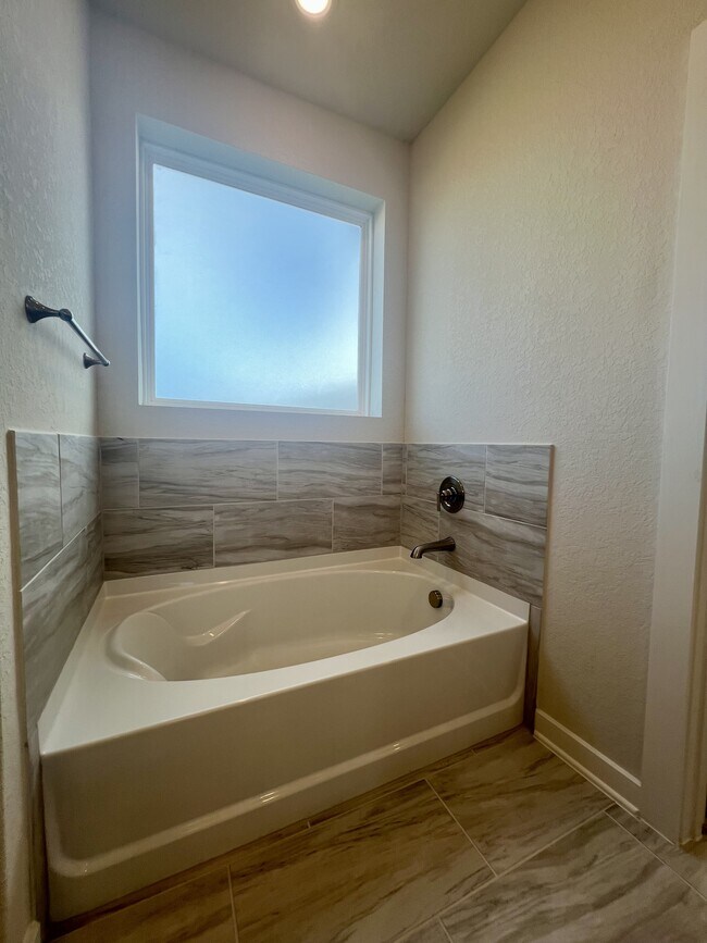 Building Photo - 14438 Inspiration Pt