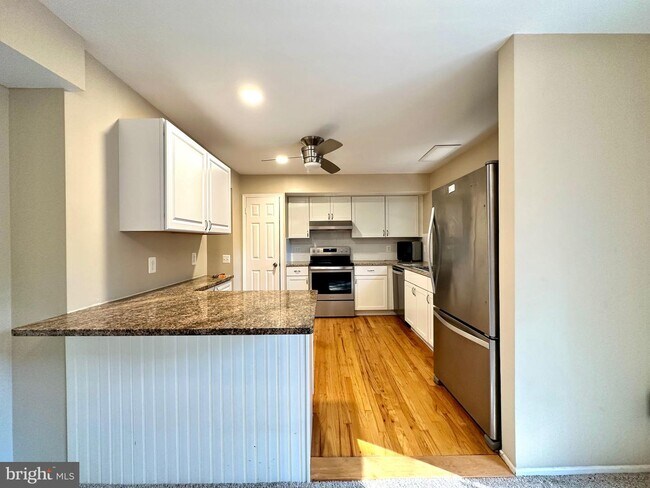 Building Photo - 6123 Martins Landing Ct