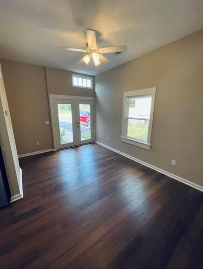 Building Photo - 1802 Teston Ln
