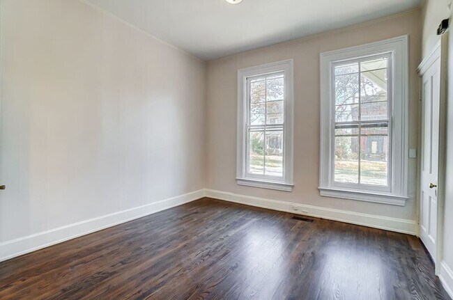 Building Photo - 2701 Cleinview Ave