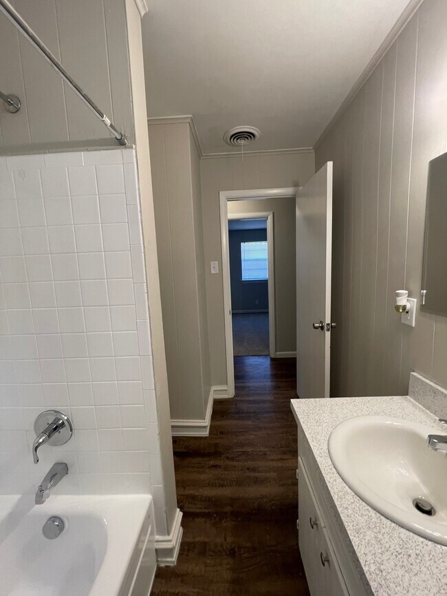 Building Photo - 7015 Eddy Ln