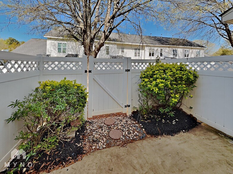 Building Photo - 6325 Mallard View Ln