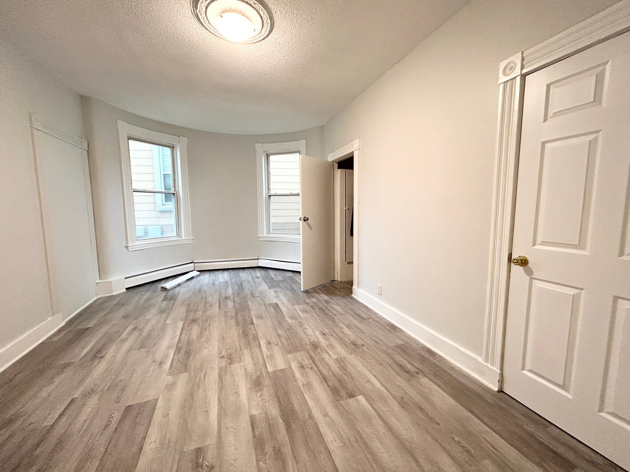 Building Photo - 8 Oakland St