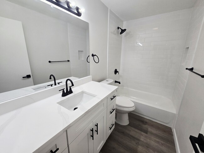 Building Photo - 843 42nd St S