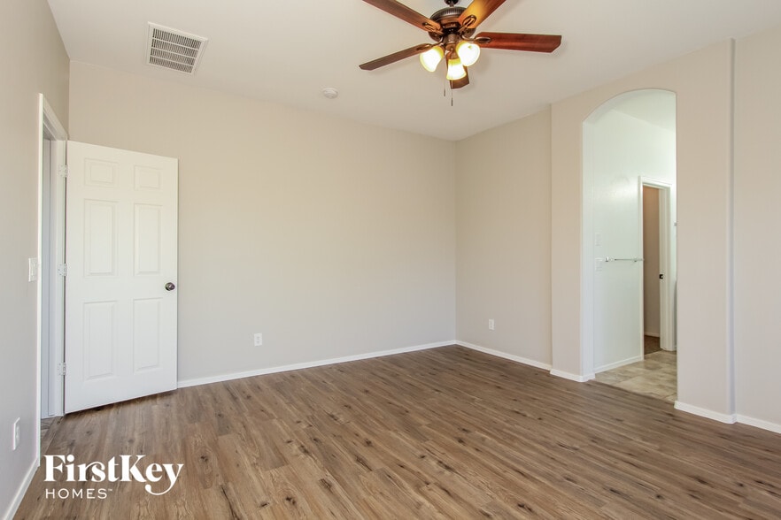 Building Photo - 14521 N 145th Dr