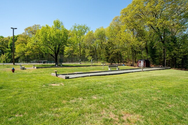 Building Photo - 10 Deepwood Dr