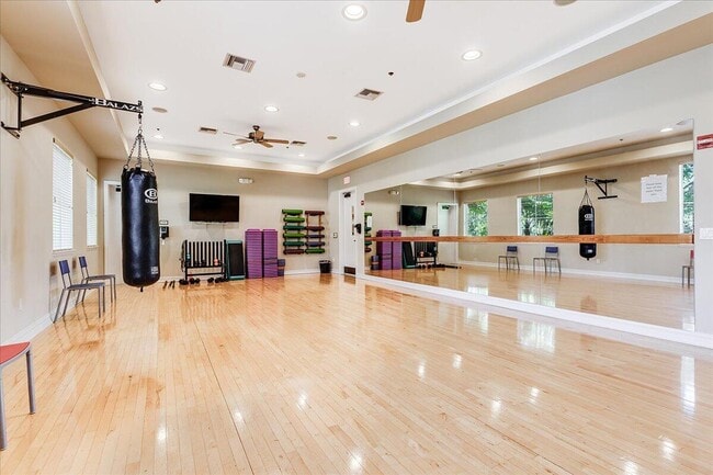 Building Photo - 956 Mill Creek Dr