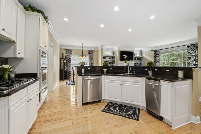 Building Photo - 1015 Crimson Clover Dr
