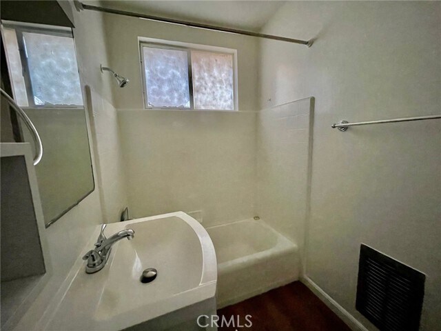 Building Photo - 1433 N Bronson Ave