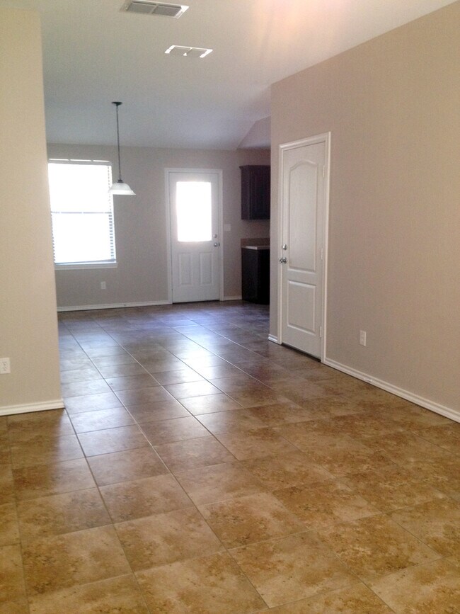 Building Photo - Coming Soon! 2 Bedroom Duplex for Rent in ...