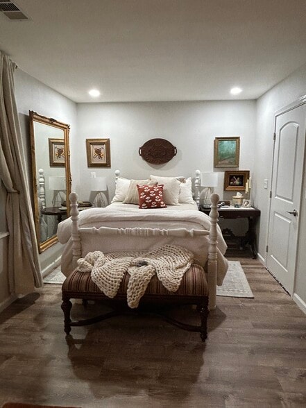 Bedroom space - 2812 Anita Ln