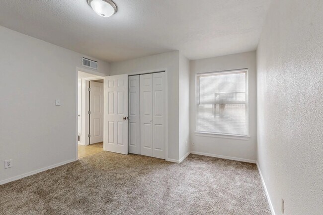 Building Photo - 6005 Fortuna Rd NW