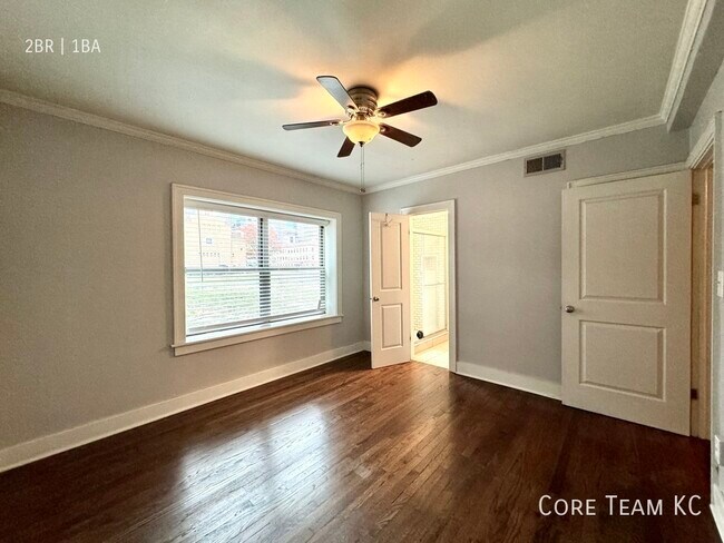 Building Photo - 710 W 48th St