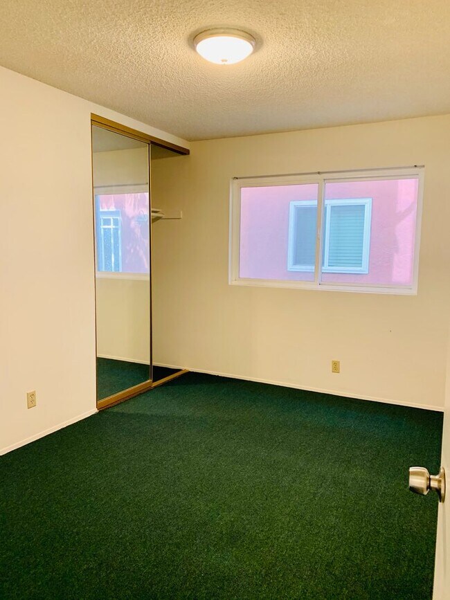 Building Photo - LOCATED IN THE HEART OF MISSION BEACH RIGH...