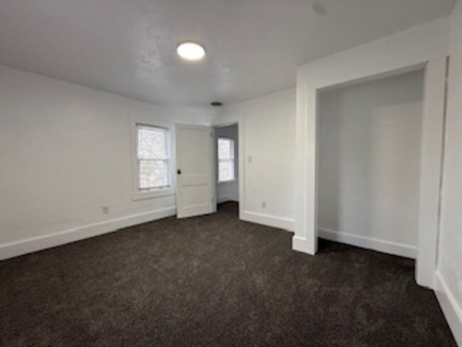 Building Photo - 16 Panorama Dr