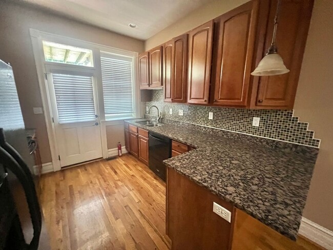 Building Photo - 2 Bedroom Condo in Shaw Available to Rent