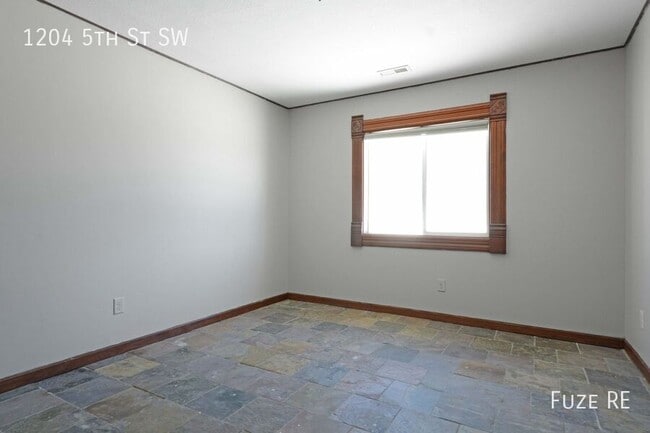 Building Photo - 1204 5th St SW