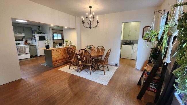 Building Photo - 4+ Bedroom Home Near Local Schools and Parks - Available May 1st!