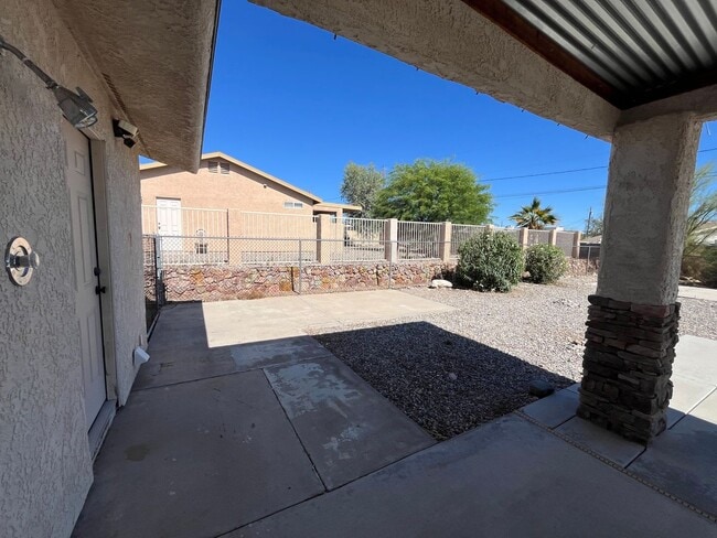 Building Photo - 3 Bedroom - 2 Bath Home