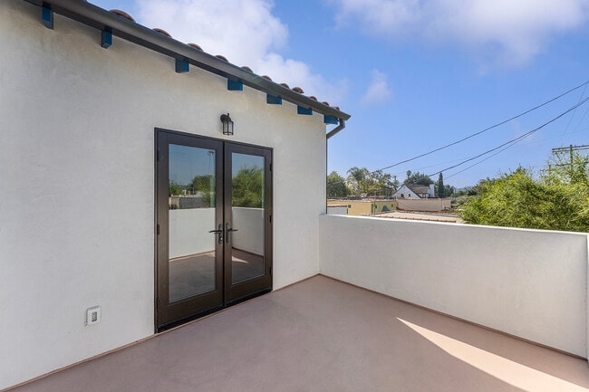 Building Photo - 1765 N Crescent Heights Blvd
