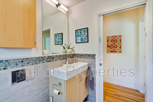 Building Photo - 360 Velarde St