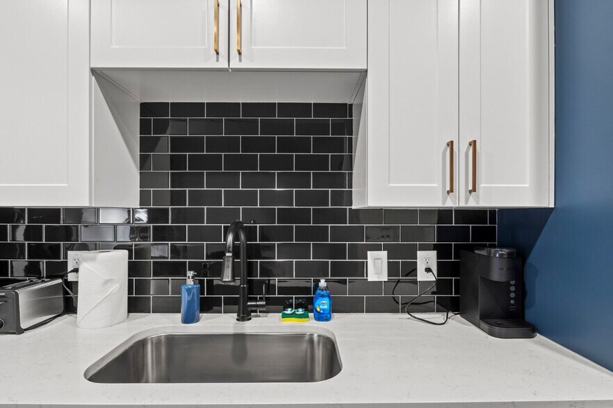 Building Photo - 2026 Clifton Ave