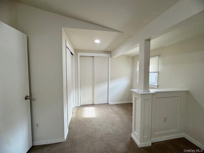 Building Photo - 5 Hall Ave