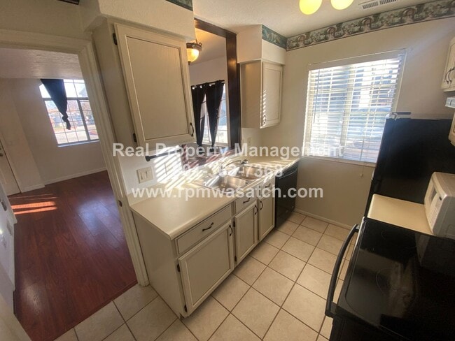 Building Photo - Cozy 1 bedroom loft townhome in Kearns
