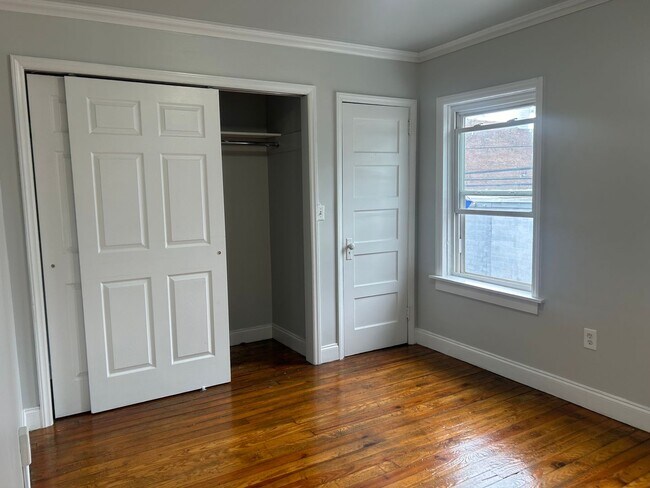 Building Photo - 519 E Mifflin St