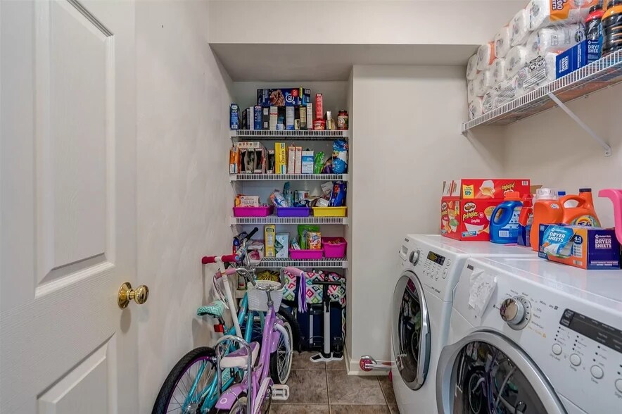 WASHER & DRYER UNIT - 6767 Woodcreeper Drive