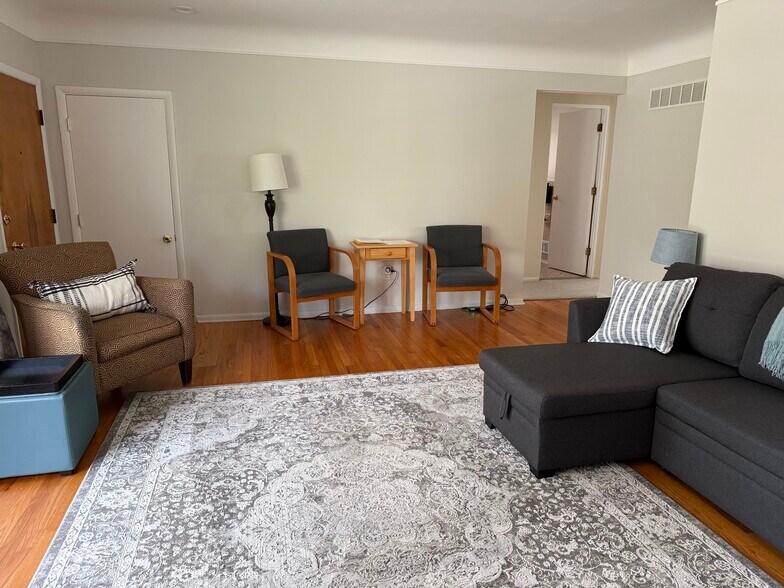 Building Photo - 2416 Medford Rd