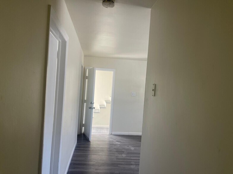 Building Photo - 242 Union Ave