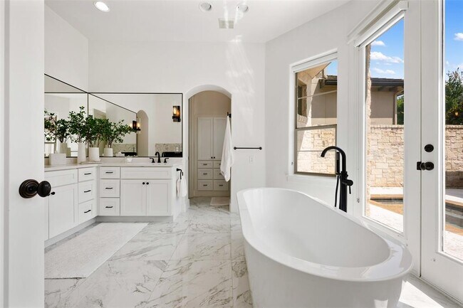 Building Photo - 64 Tiburon Dr