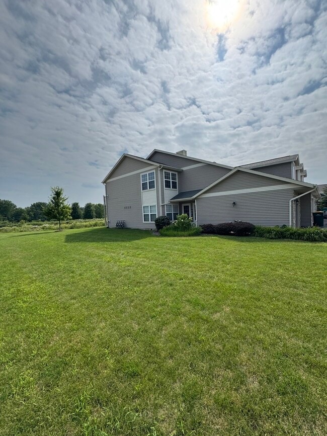 Building Photo - 921 Kelly Ln