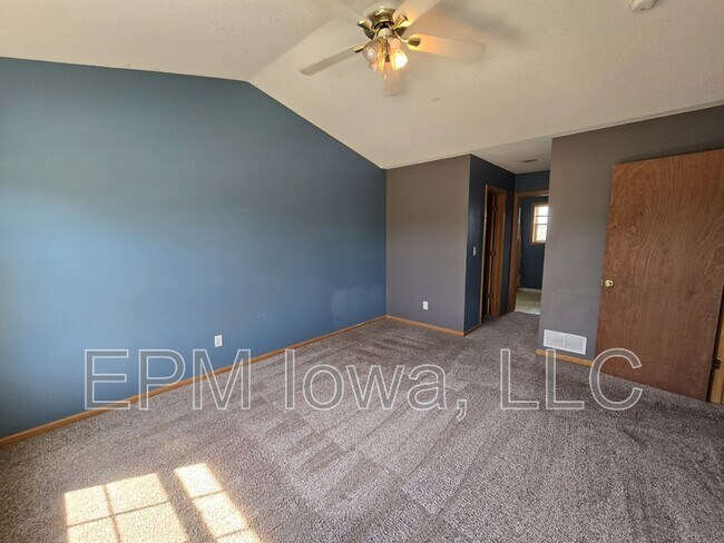 Building Photo - 1138 White Ivy Pl NE