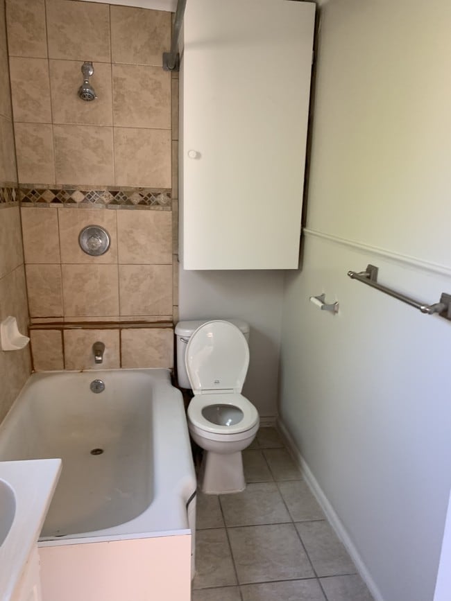 Building Photo - 964 James Ct