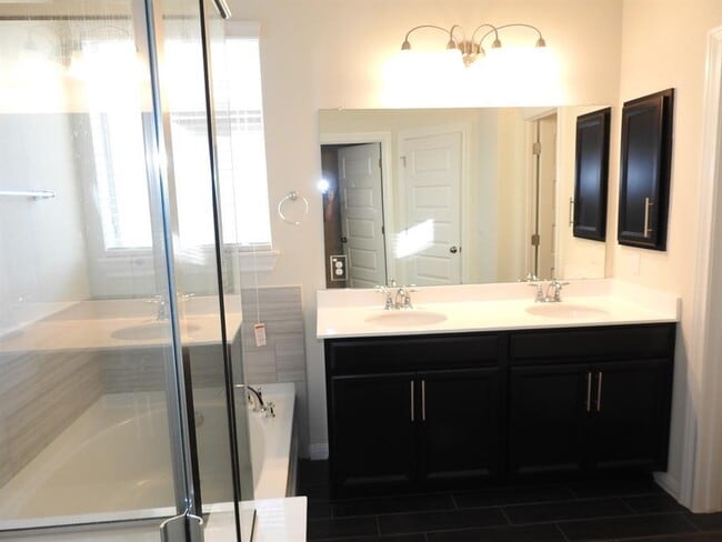 Building Photo - 9903 Quercia Dr