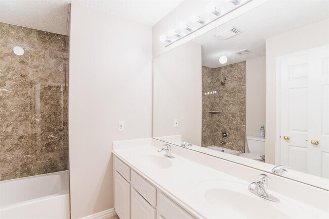 Building Photo - 4914 Mulberry Cir