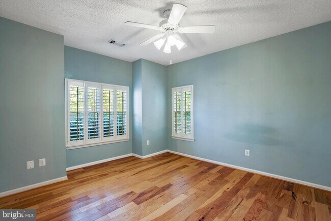 Building Photo - 1708 Lake Shore Crest Dr