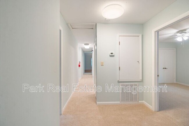 Building Photo - 201 Howell St