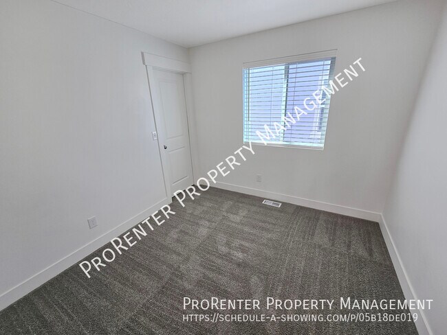 Building Photo - 3111 S Edgewater Cv