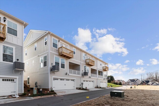 Building Photo - Brand New Lake Front Davidson Townhome