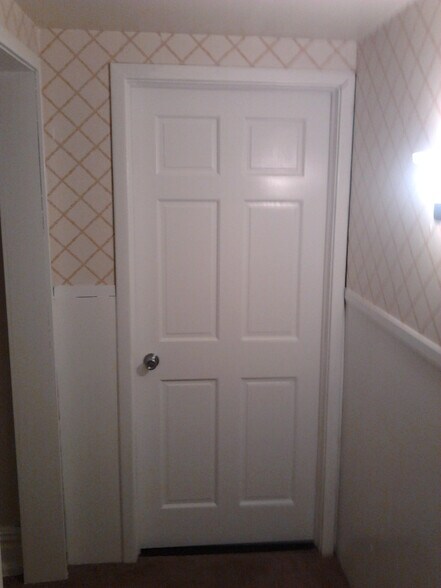 Building Photo - 1821 E 6th St