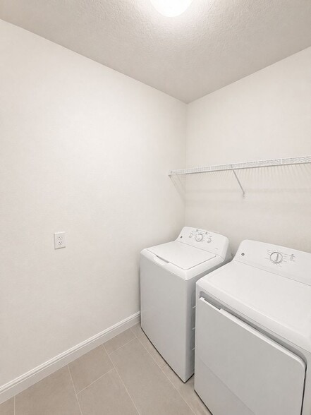 Building Photo - 2294 WASHINGTON PALM CT