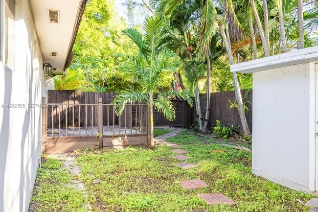 Building Photo - 4400 SW 9th Ln