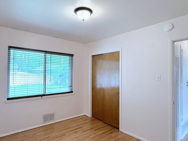 Building Photo - Welcome to University Hills!!  Perfect 3 B...