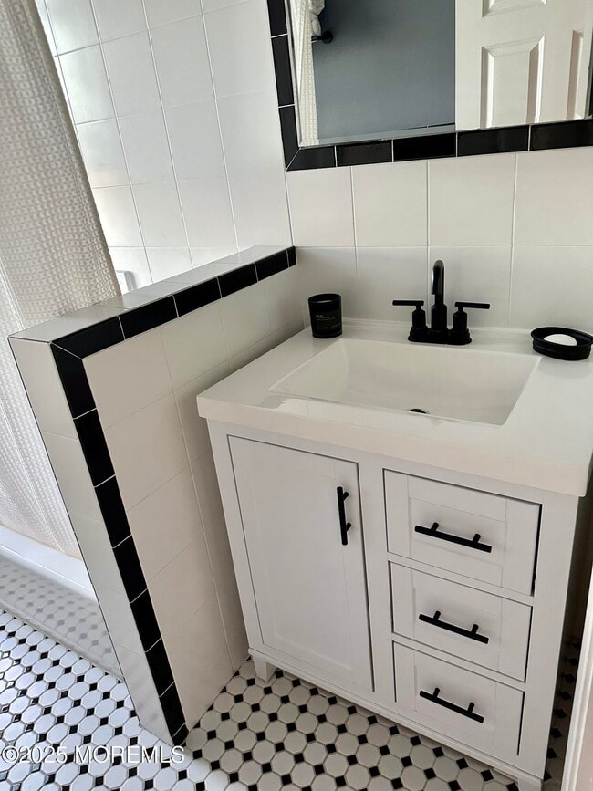 Building Photo - 500 Deal Lake Dr